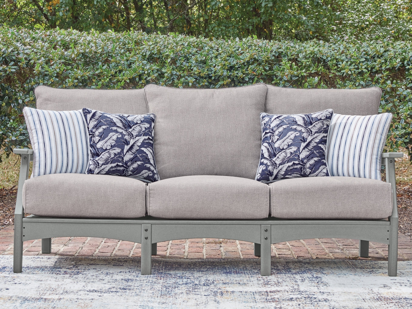 Lone View Bay Sofa with Cushion