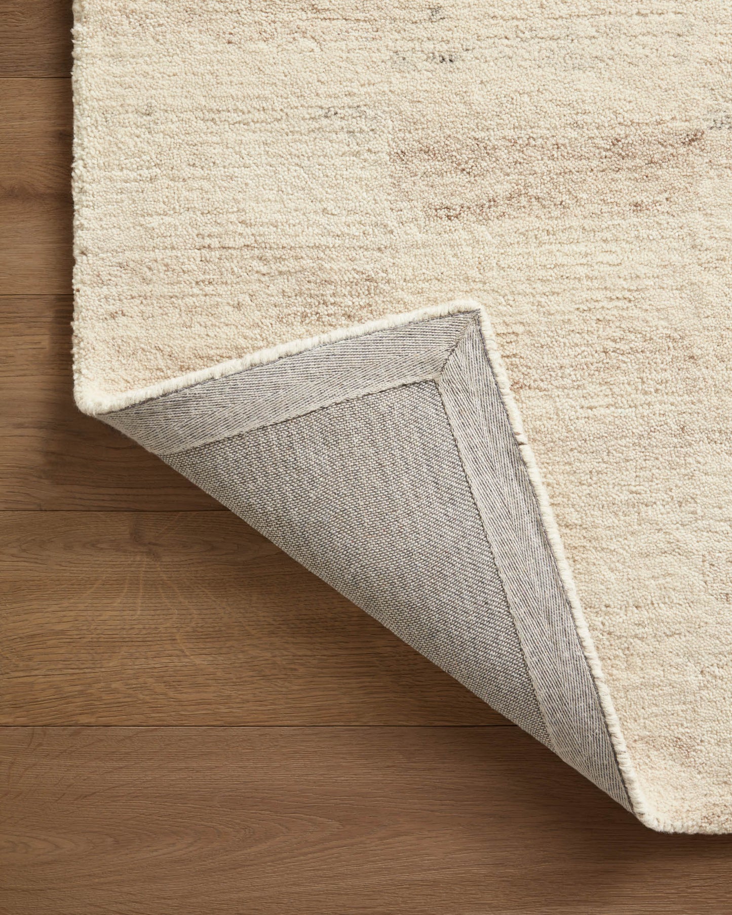 Amber Lewis x Loloi Rocky ROC-03 Natural / Fog