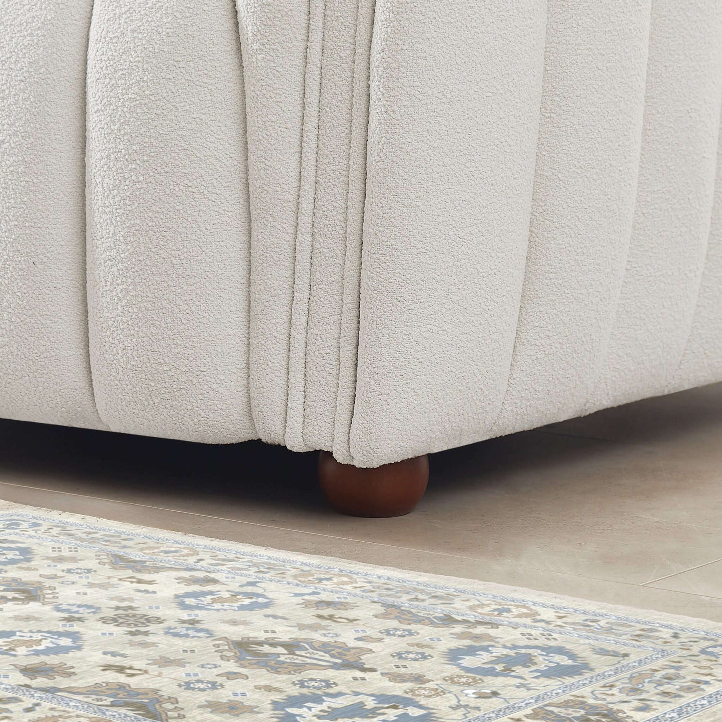 Sofá de bouclé beige de lujo moderno de mediados de siglo con respaldo ajustado de abril