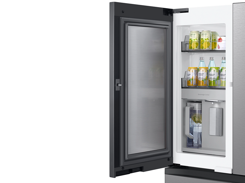 A medida 29 pies cúbicos. Refrigerador de 4 puertas con puertas francesas y Beverage Center™