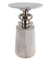 Maehaven Gray Table, 23"