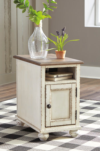 Realyn End Table Package