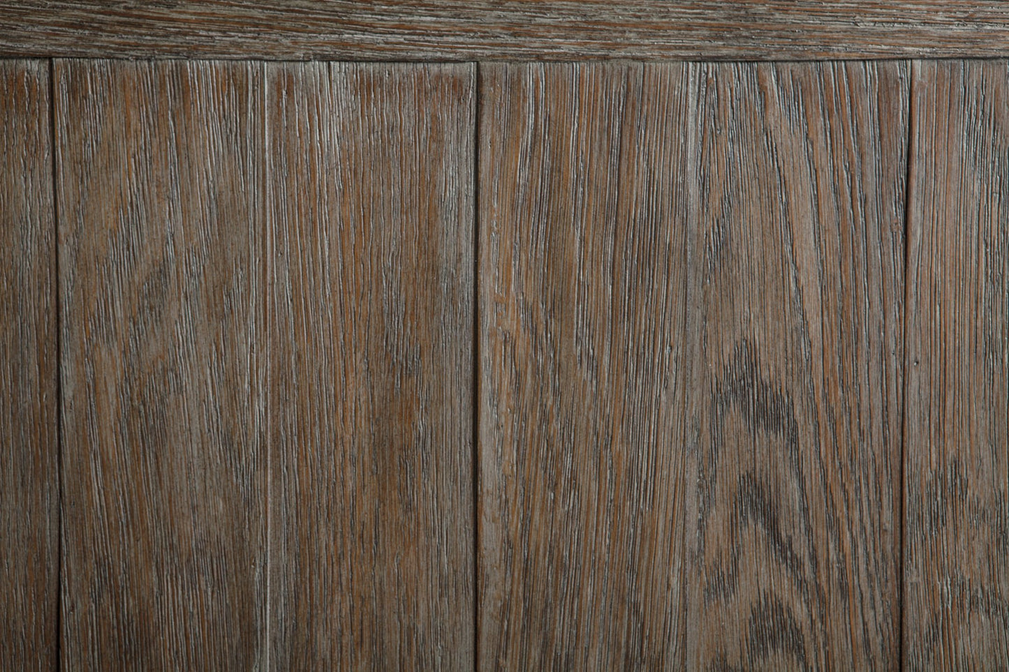 Mesa auxiliar junto a la silla Tyler Creek