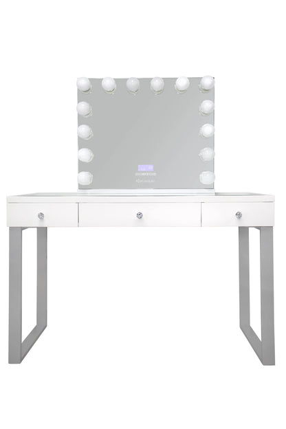 Cómoda Antonella tapizada de 7 cajones en color marfil y camel