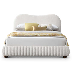 Cama Queen con plataforma tapizada Norme Boucle en color crema