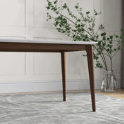 Mesa de comedor Lindsey de madera maciza con tapa blanca