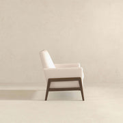 Sillón Cole de madera maciza de terciopelo beige