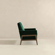 Sillón Cole de madera maciza de terciopelo verde