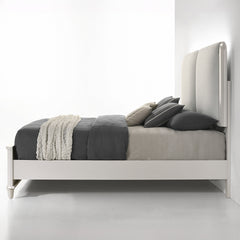 Cama tapizada Laveda de 91" de largo con luz LED