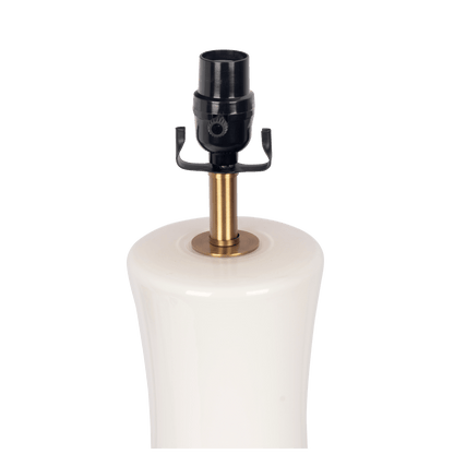 Lámpara de mesa de vidrio en cascada con base dorada y vidrio blanco roto