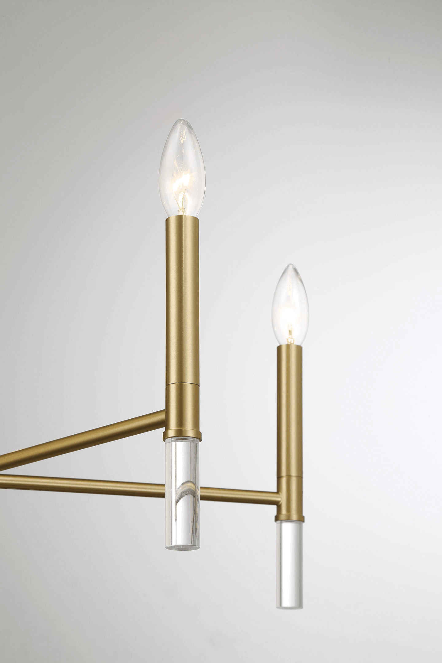 Candelabro de cinco luces de latón dorado con luz de vela, 61 cm de ancho x 45 cm de alto