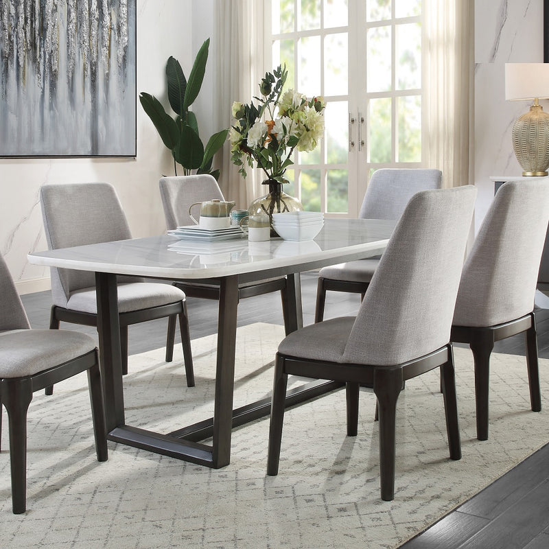 Mesa de comedor rectangular Madan con tablero de mármol