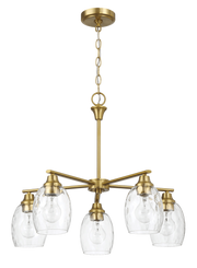 Lámpara de araña elegante de cinco luces con brazos lineales y cadena con acabado en latón dorado, 61 cm de ancho x 21,5 cm de alto, con cristal transparente.