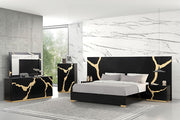 Goldsberg E.King Bed w/ Wall Panels
