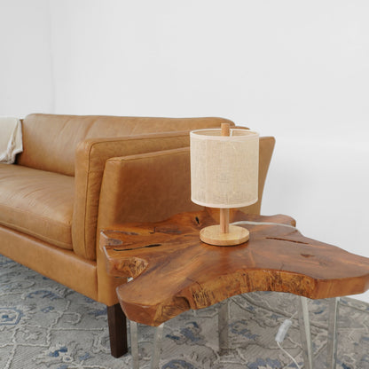 Lámpara de mesa Levio, base de madera de roble natural con pantalla de lino