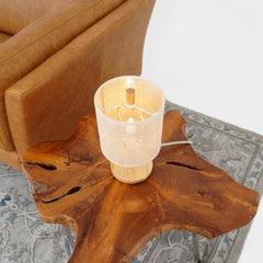 Lámpara de mesa Levio, base de madera de roble natural con pantalla de lino