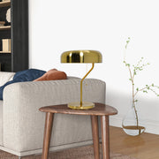 Lámpara de mesa Metro con exterior dorado e interior blanco