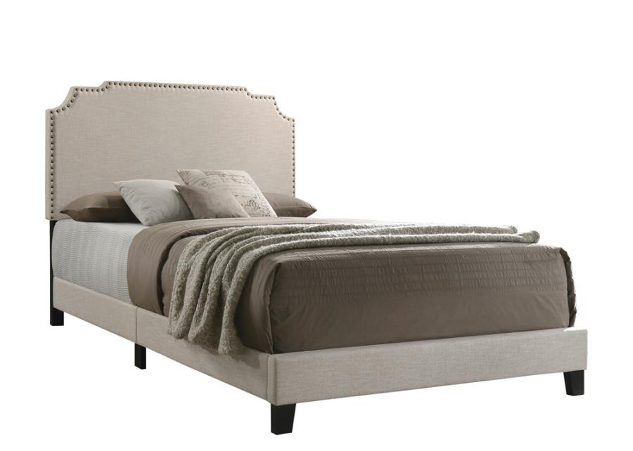 Tamarac Queen Upholstered Bed