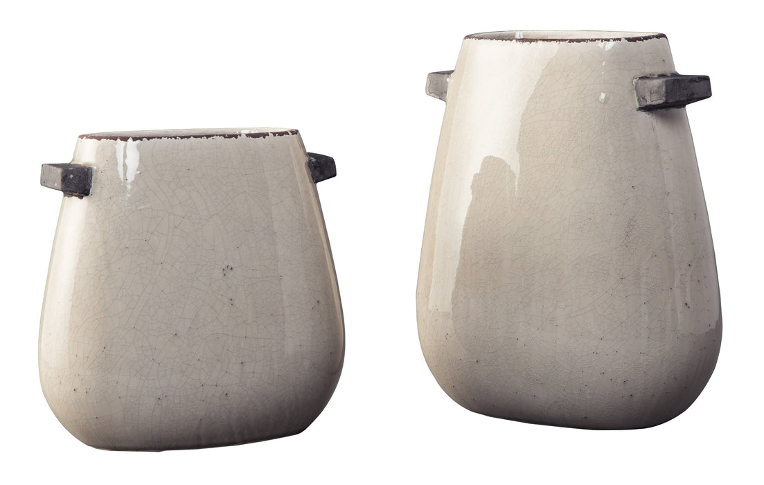 Diah Signature Design Vase - Canales Furniture